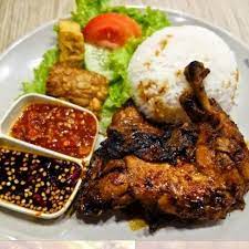 Ayam Bakar Sambel Kecap + Nasi + Lalapan + Air Mineral