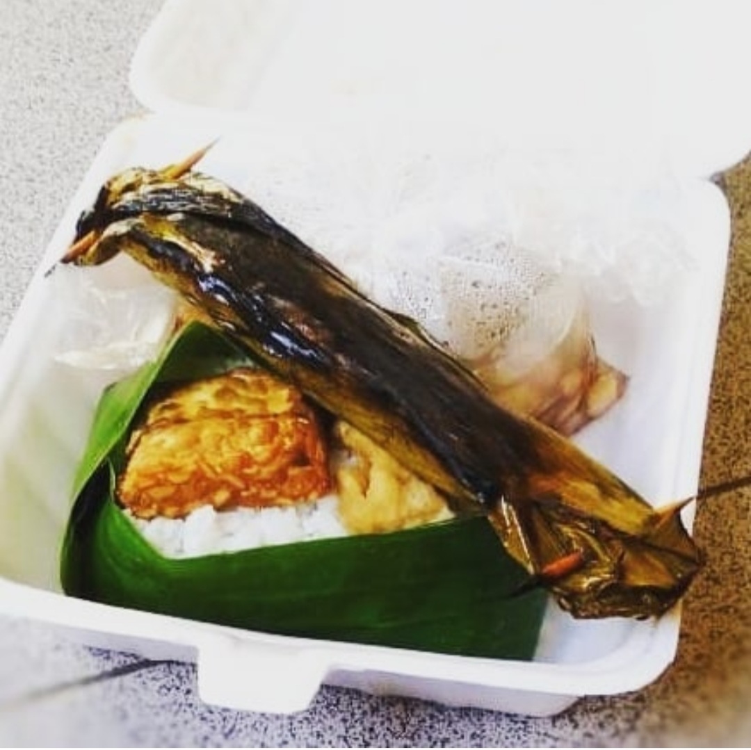 Nasi bungkus aneka lauk dan sayuran