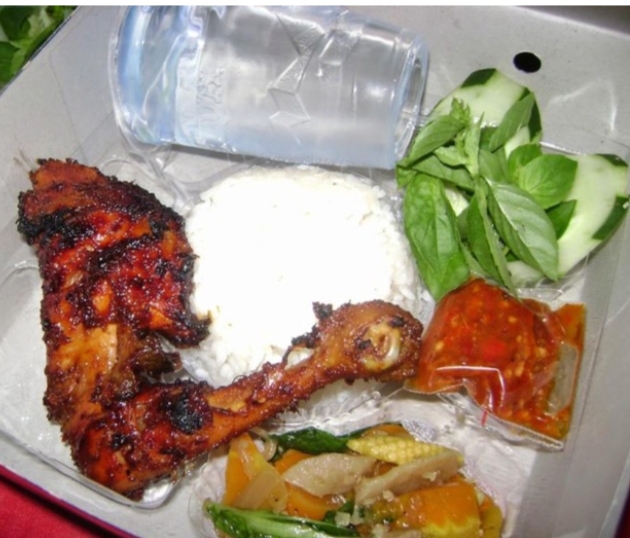 Paket Nasi Kotak Ayam Istimewa