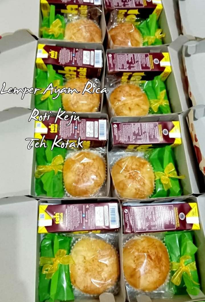 Snack Kotak Standar 4 ( Isi : Teh Kotak + Kue 2 + Permen )