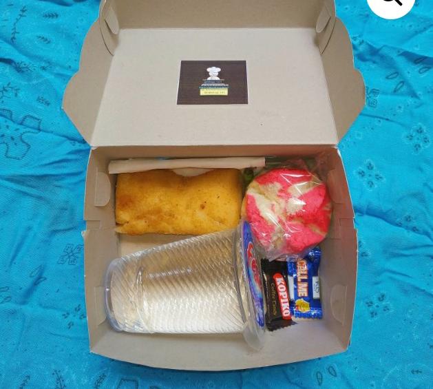 Snack Kotak Standar 1 ( Isi : Aqua cangkir + Kue 2 + Kacang + Permen )