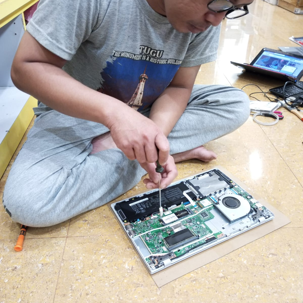 Service dan pergantian sparepart Laptop/PC