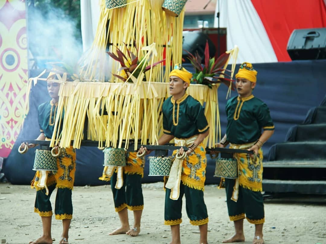 TARI PEDALAMAN (BATANDIK)