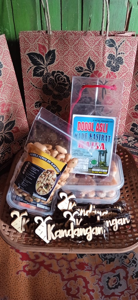 Paket oleh oleh