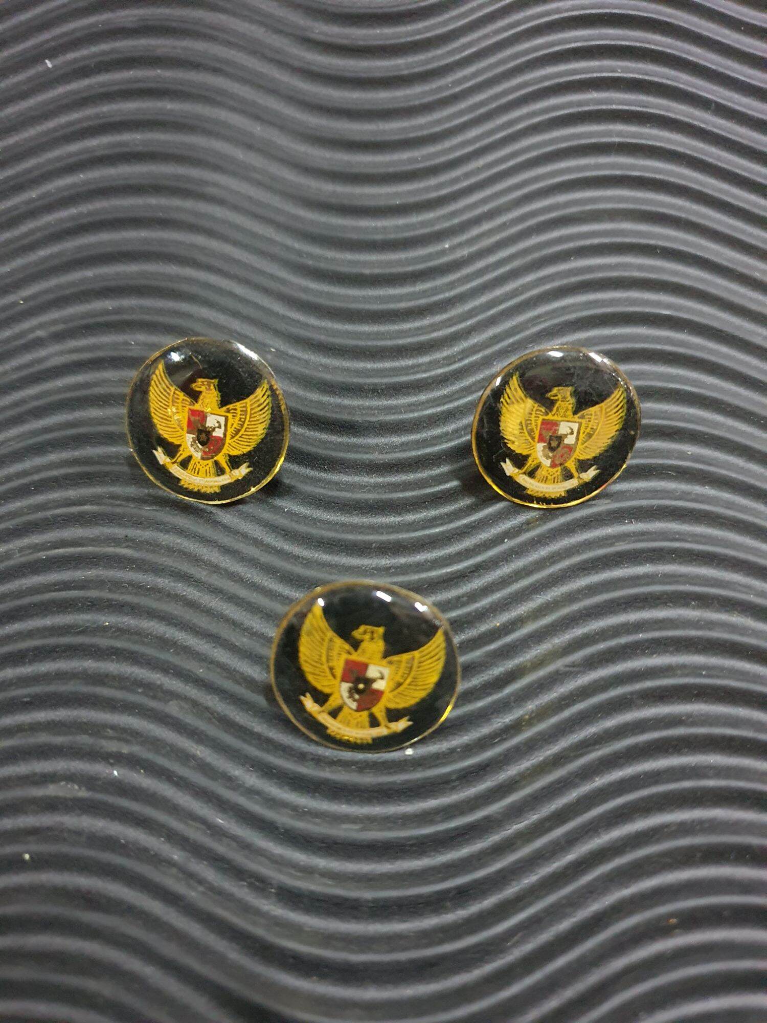 Pin hijau garuda merah putih