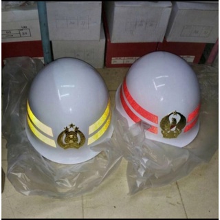 helm putih upacara