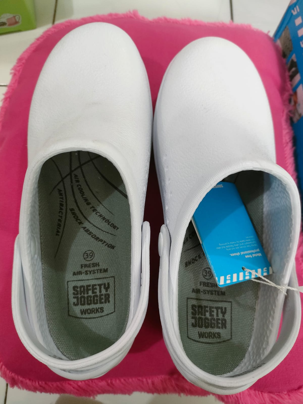 Sepatu Safety Laboratorium