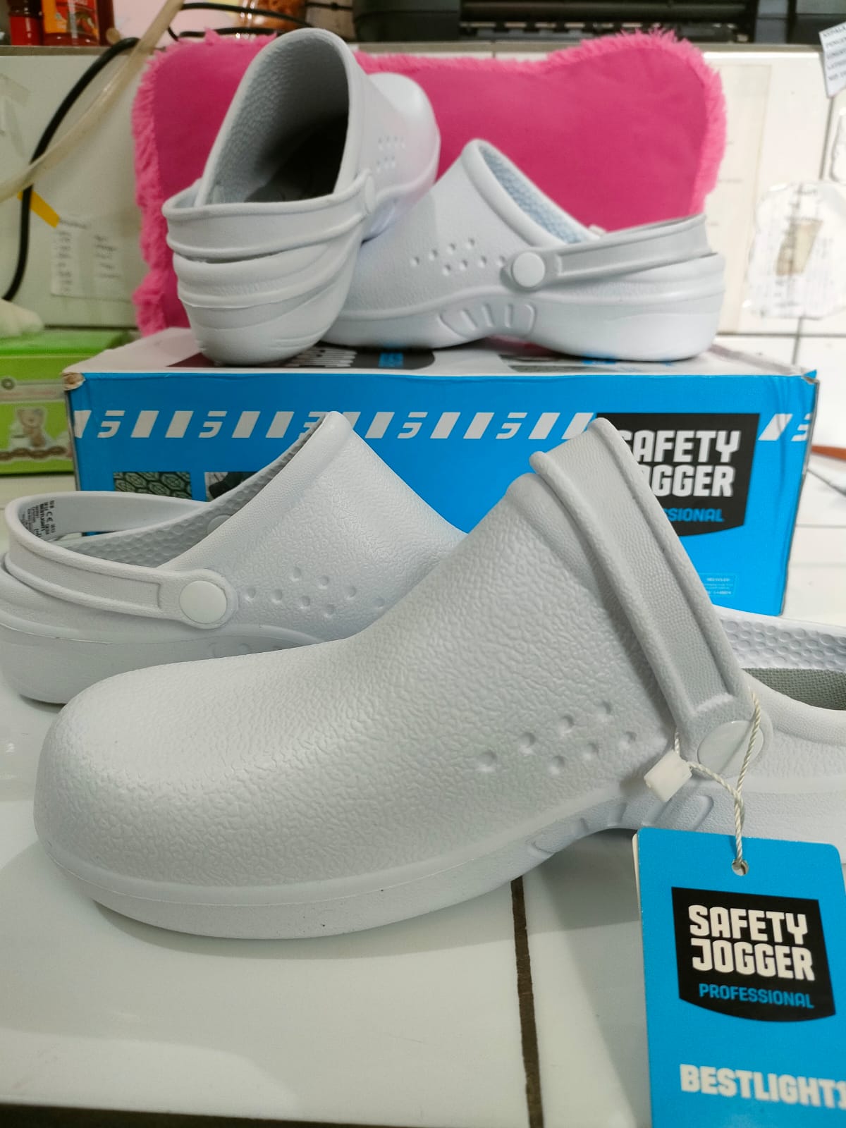 Sepatu Safety Laboratorium