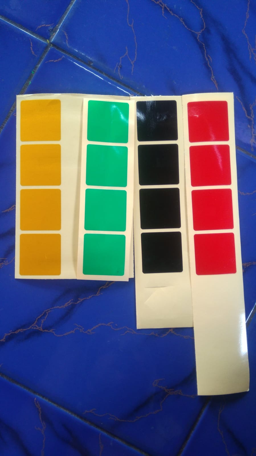 Stiker Scotlite Kotak Warna-Warni 3,5 x 3,5 cm