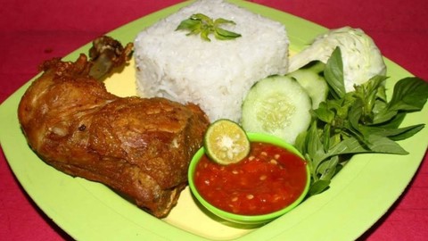 AYAM GORENG LALAPAN + NASI