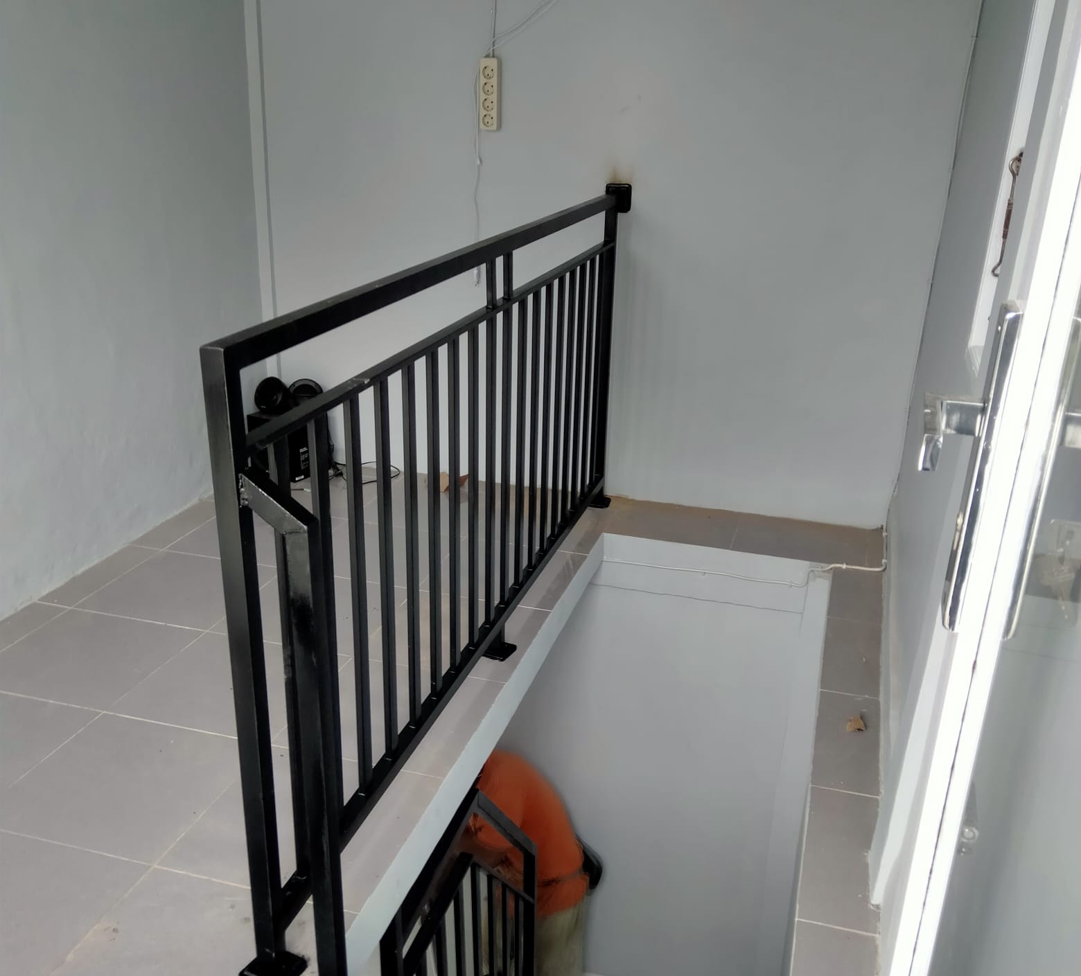 pagar railing tangga