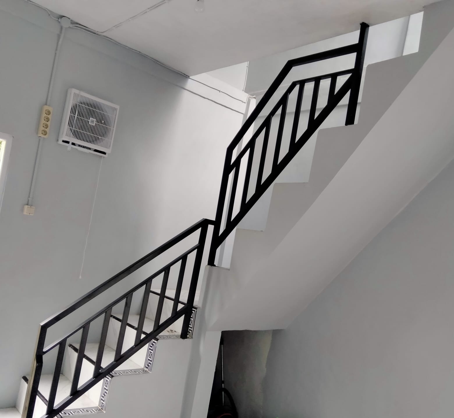 pagar railing tangga