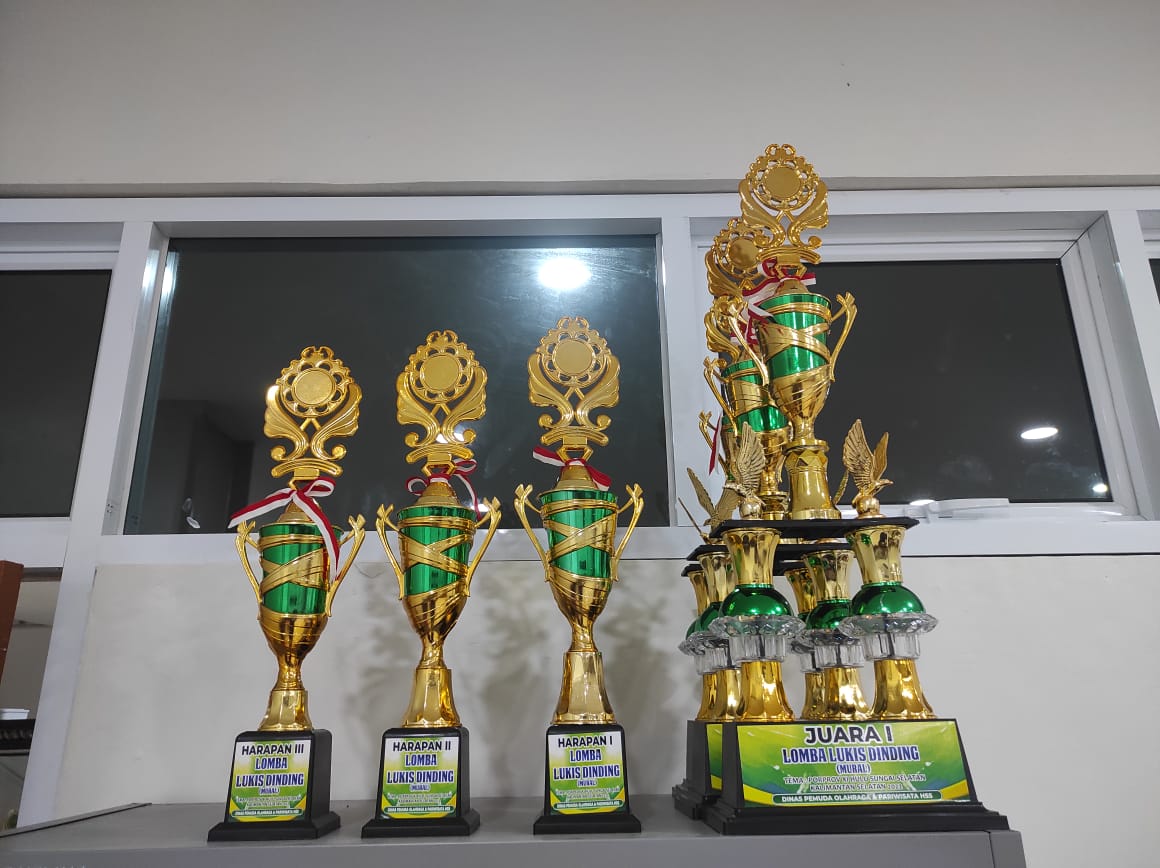 TROPHY ATAU PIAGAM