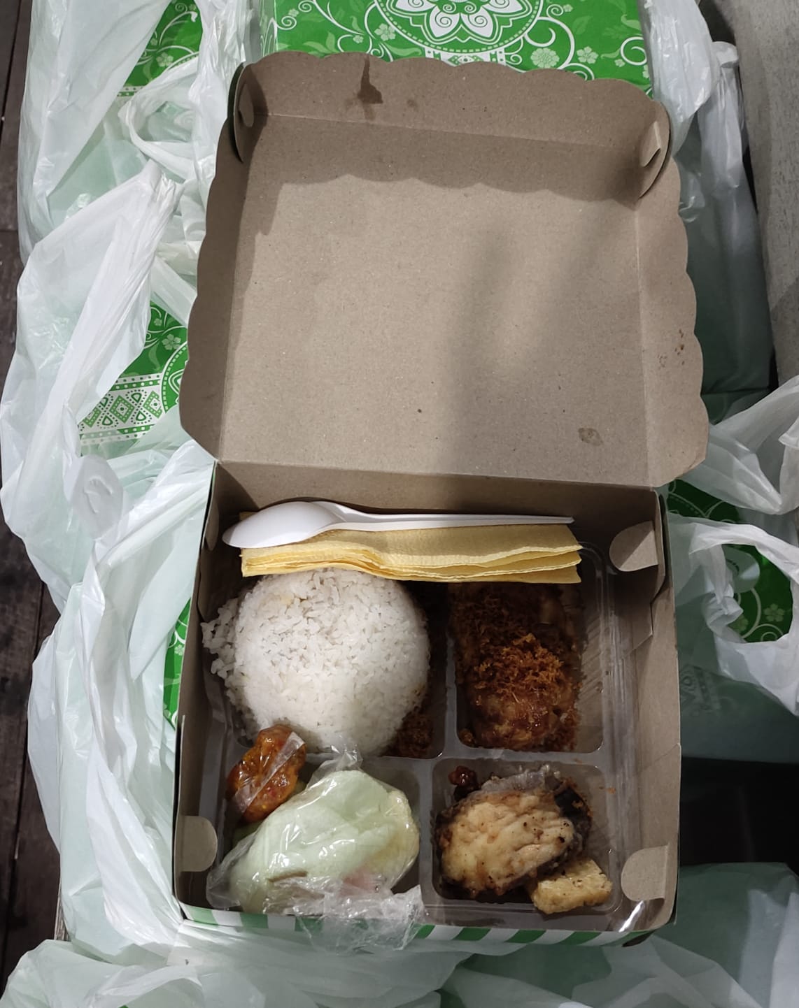 Paket Nasi lemak Ayam Bumbu