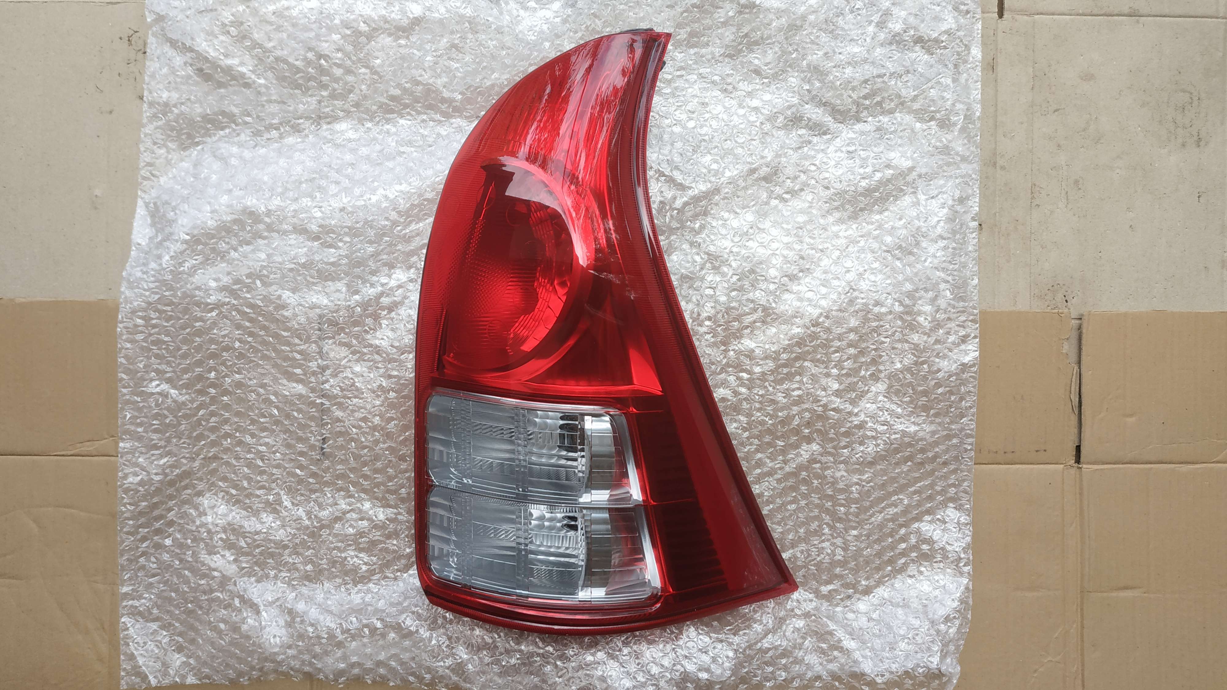 Lampu Belakang Kanan New Avanza Genuine