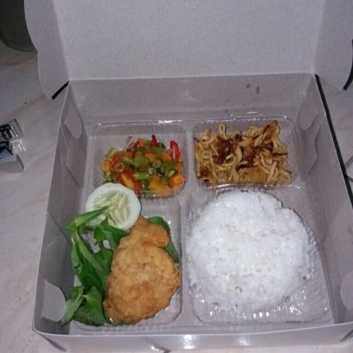 PAKET NASI KOTAK B