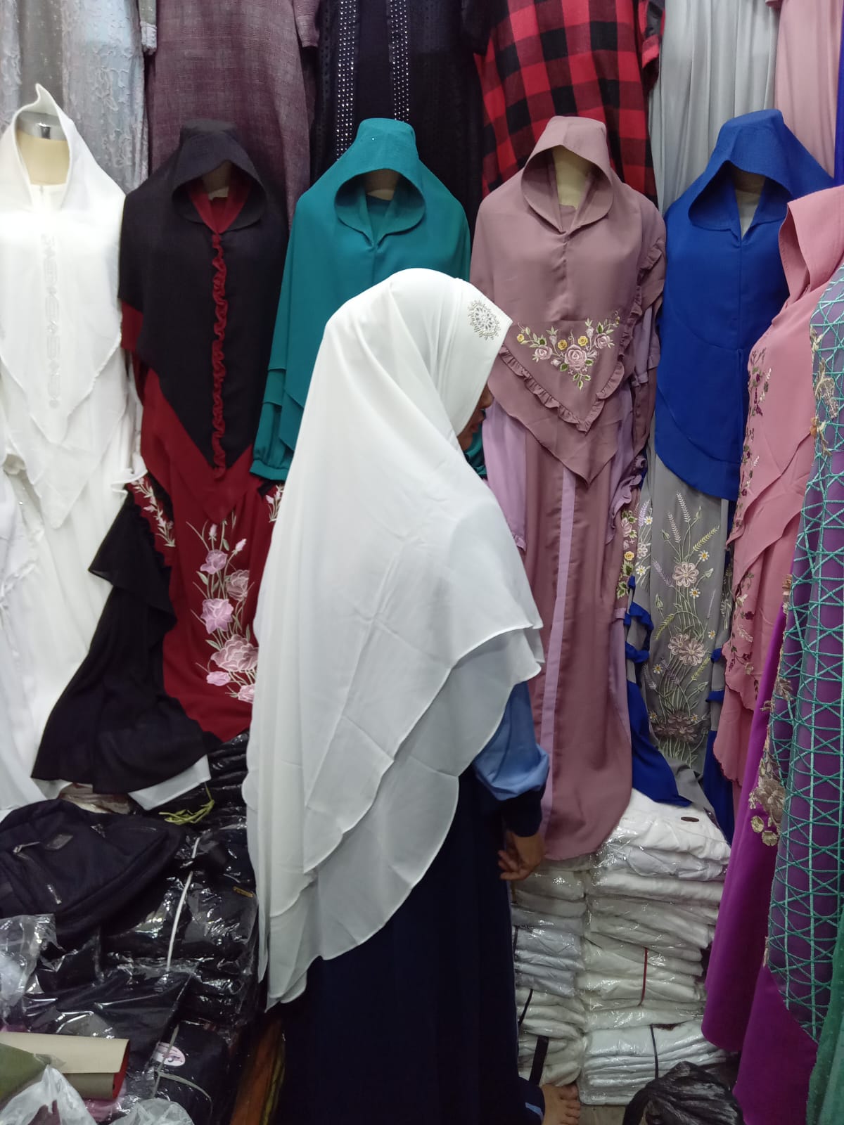 Paket busana muslim jemaah HAJI perempuan