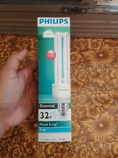 Lampu philips 32 watt essential