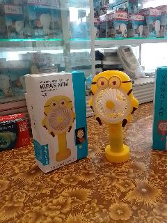 Kipas mini karakter minion