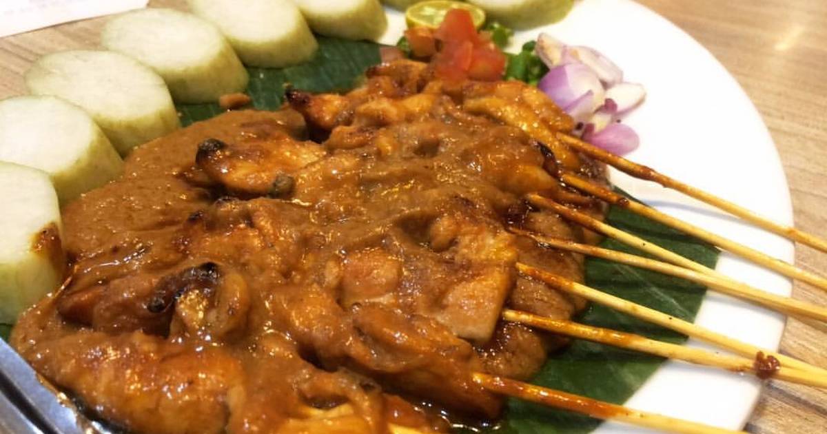 sate lontong