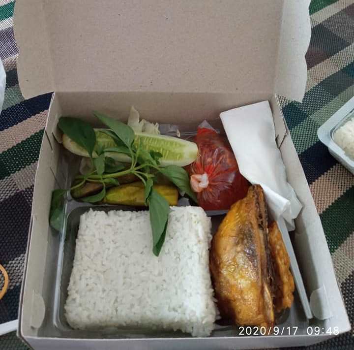 Paket Nasi Kotak Ayam Goreng  