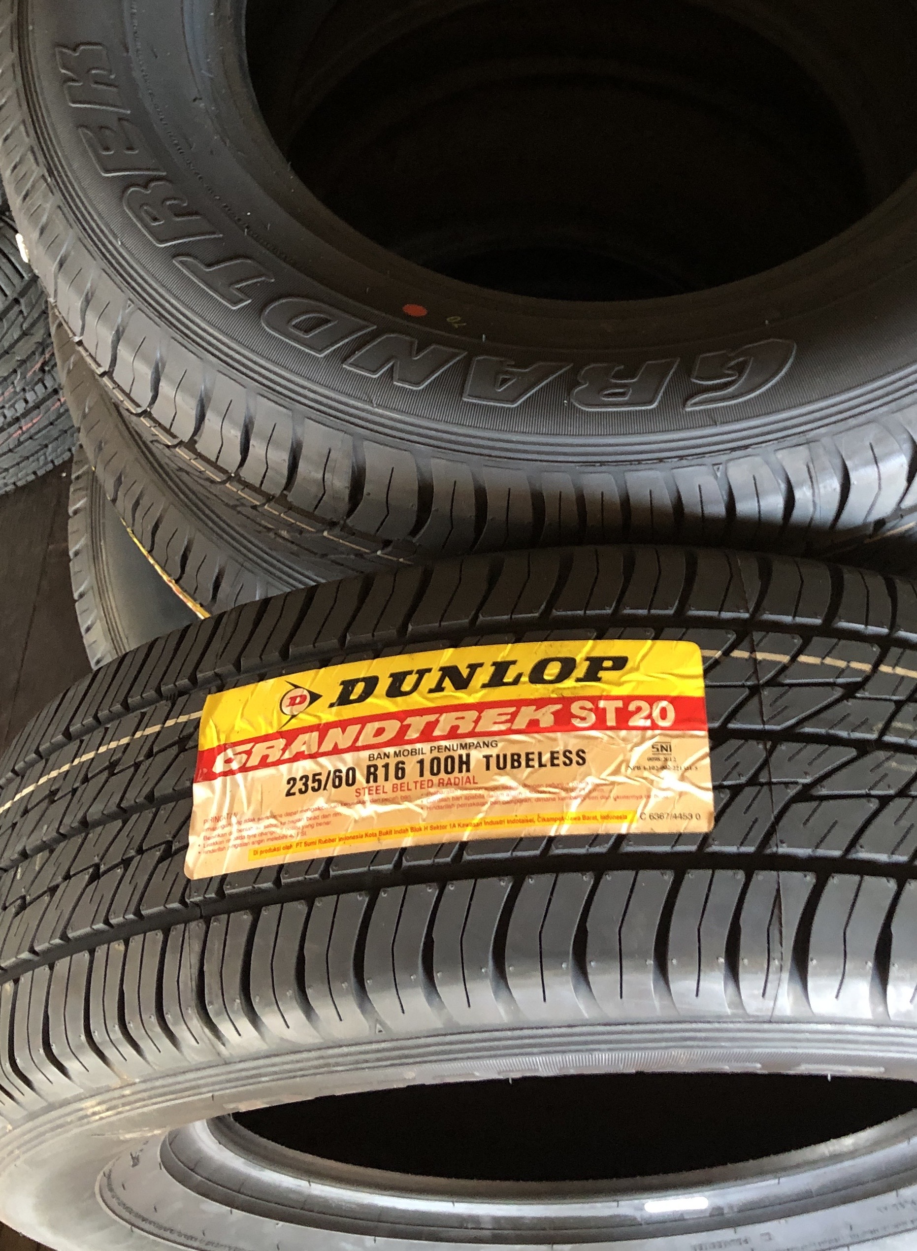 Dunlop Grandtrek ST20 235/60 R16