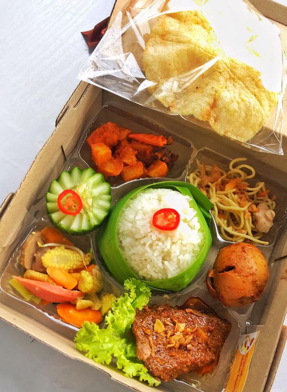 PAKET NASI BASTIK AYAM