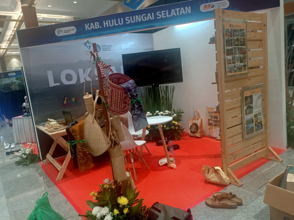 BAHAN PAMERAN