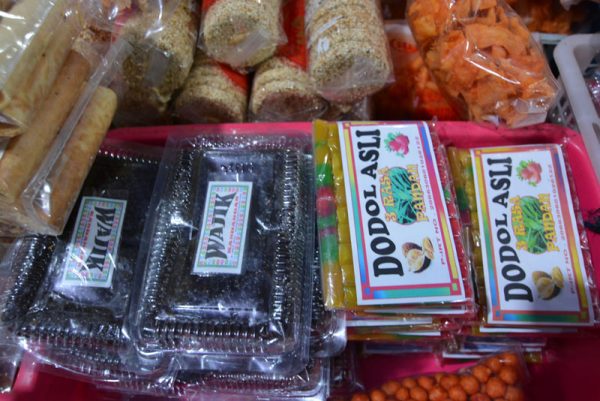 PAKET KUE KUE DAN MINUMAN TRADISIONAL UNTUK BAZAR UMKM