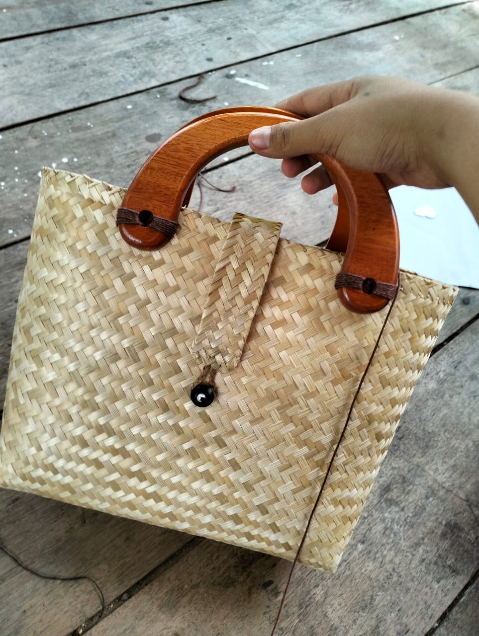 Tas anyaman bambu