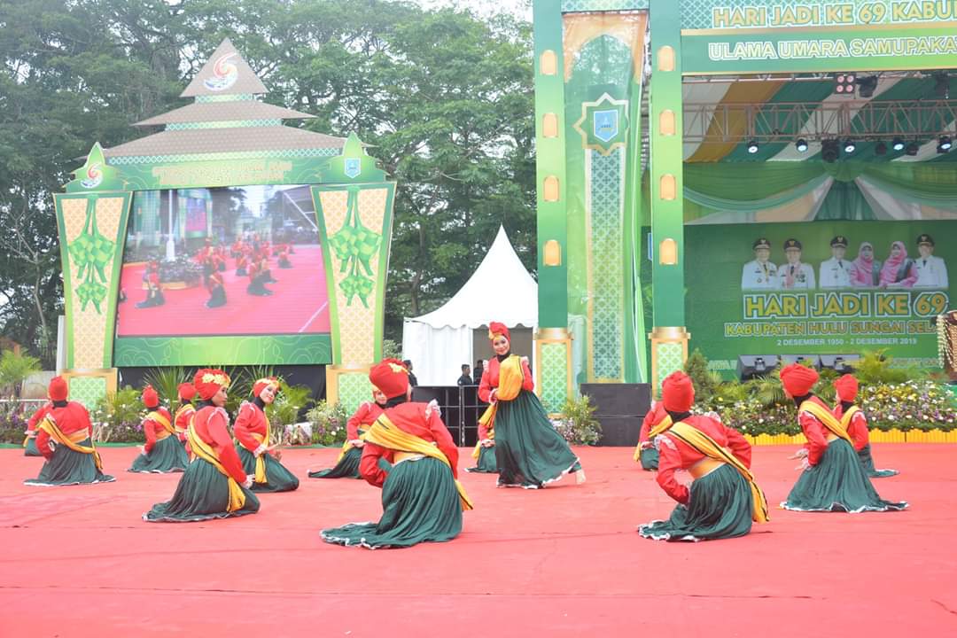 Kesenian silat tradisional (KUNTAU)