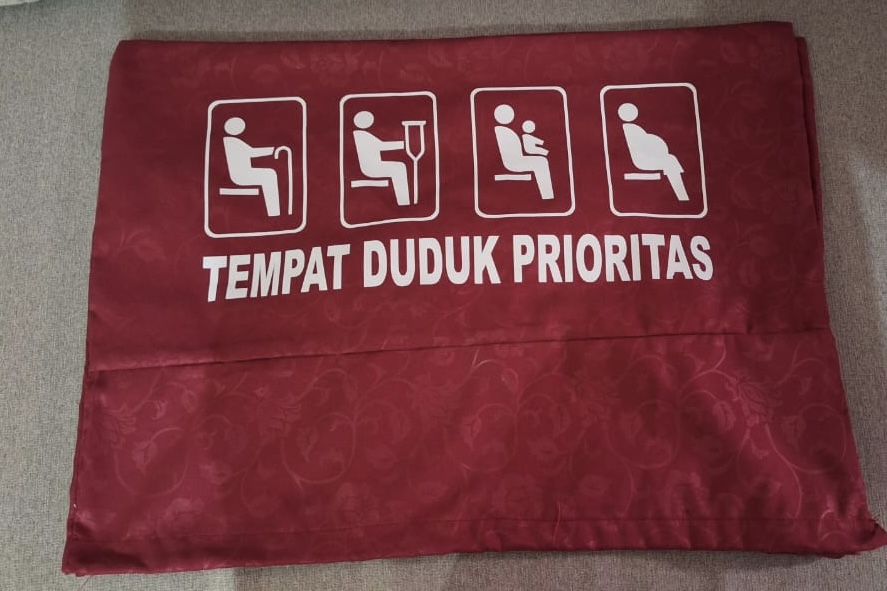 Sarung sandaran kursi+logo prioritas