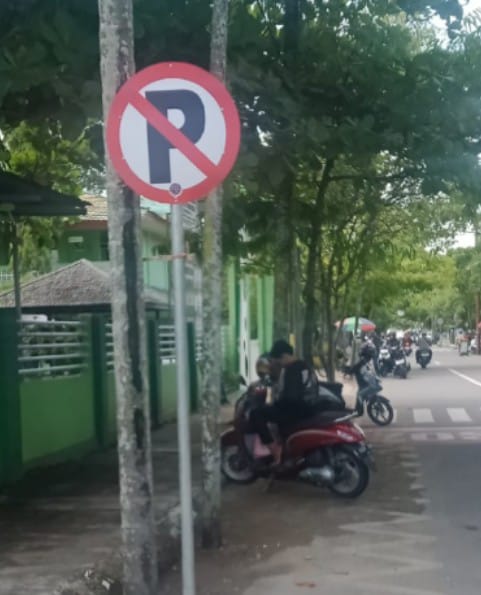 pemeliharaan rambu lalu lintas jalan rusak sedang