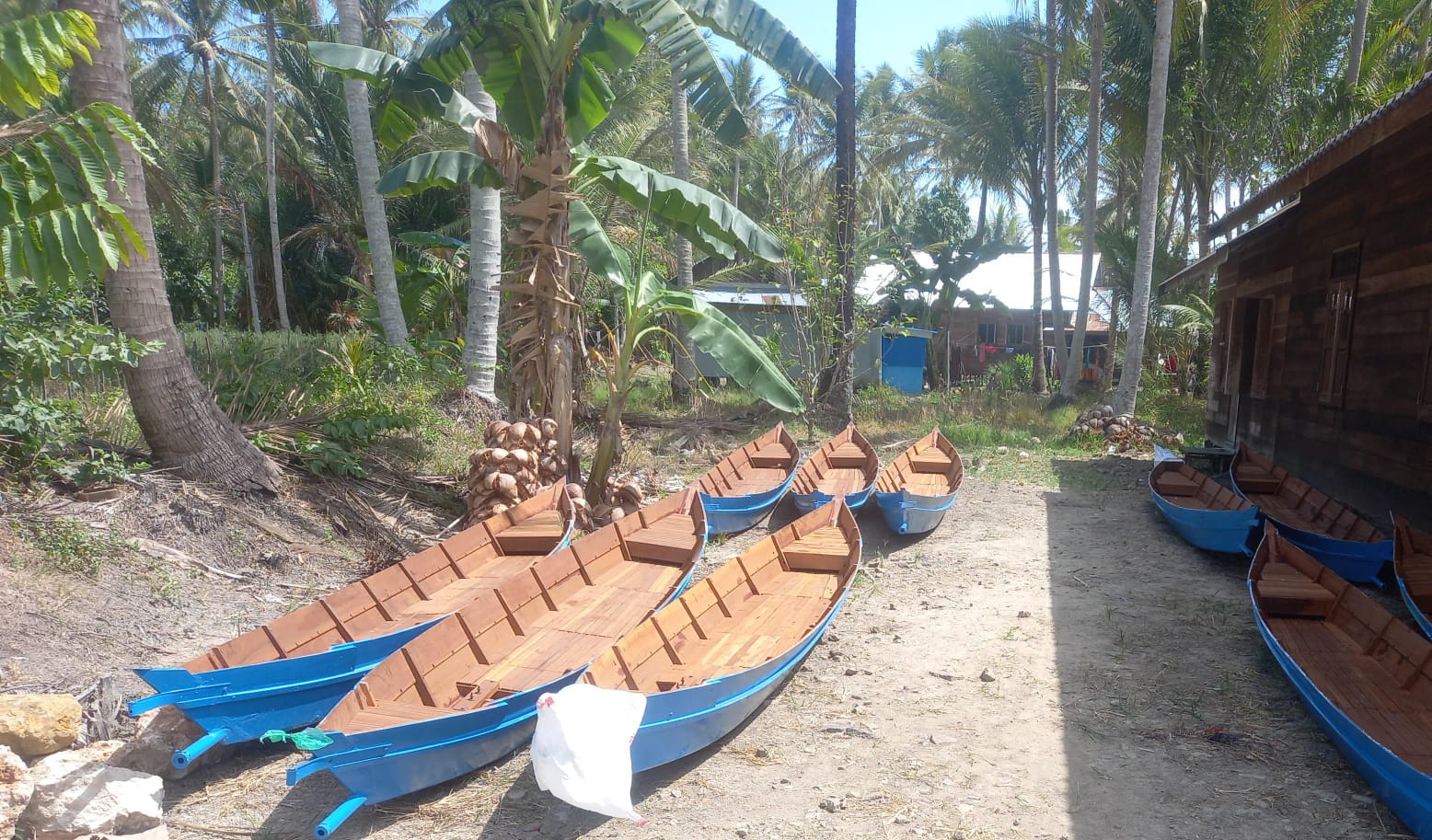 perahu motor tempel