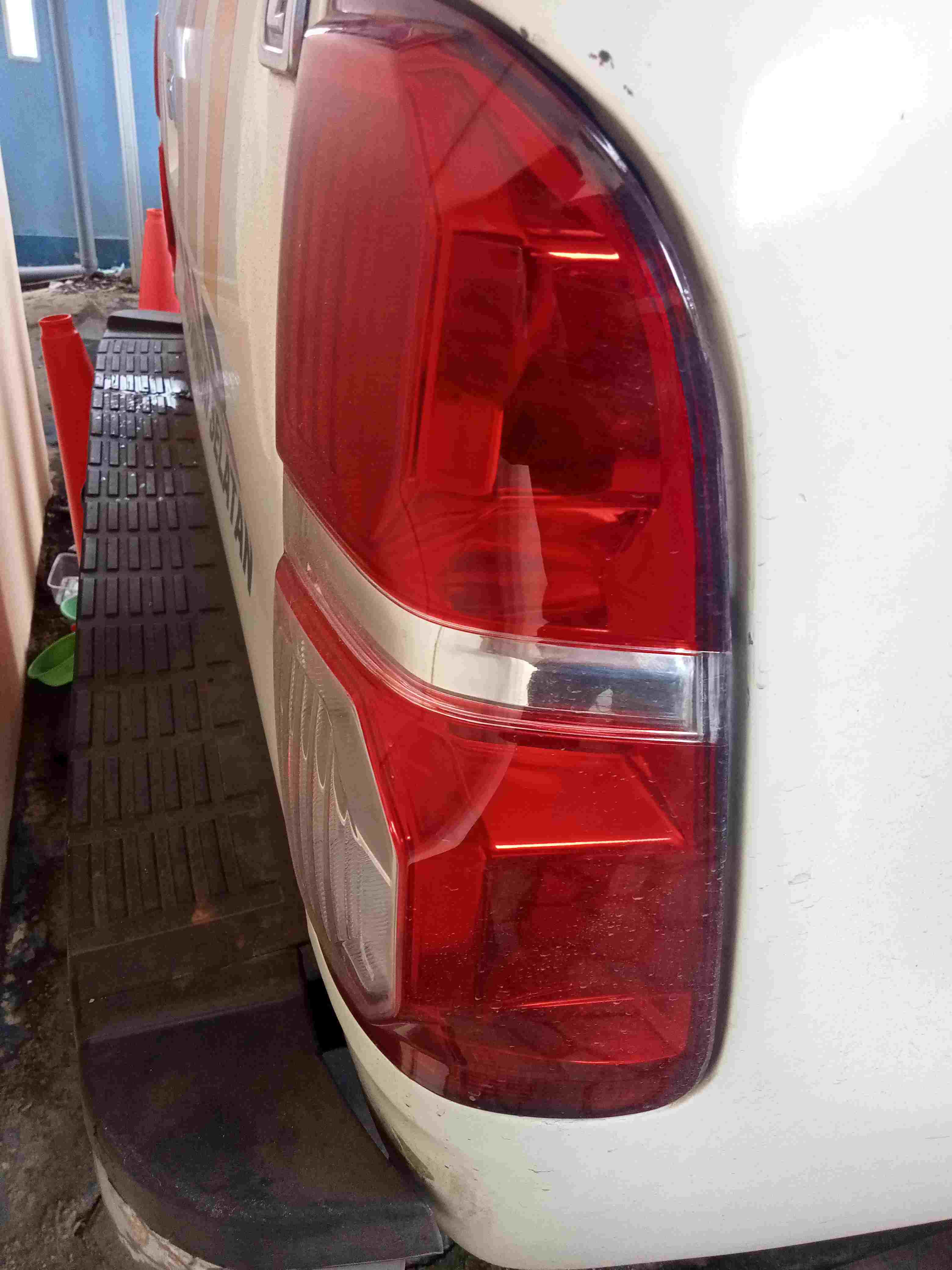 Lampu belakang toyuta hilok