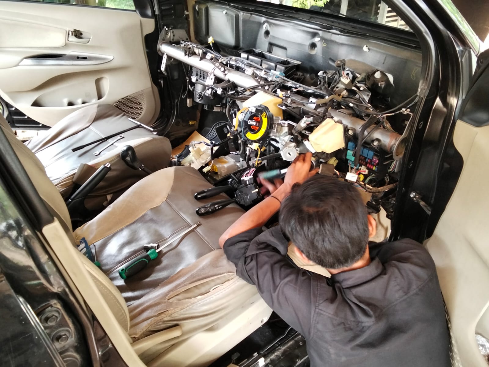 Service AC Mobil bocor evap