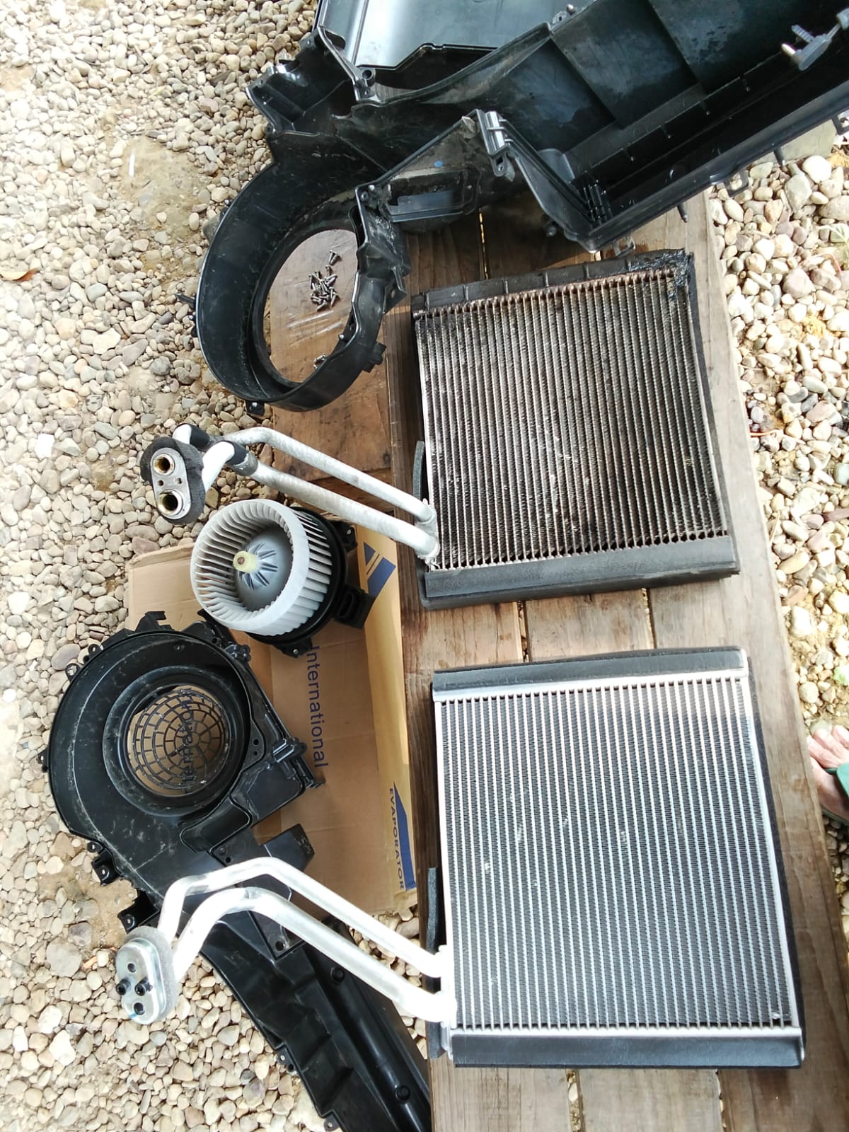 Service AC Mobil bocor evap