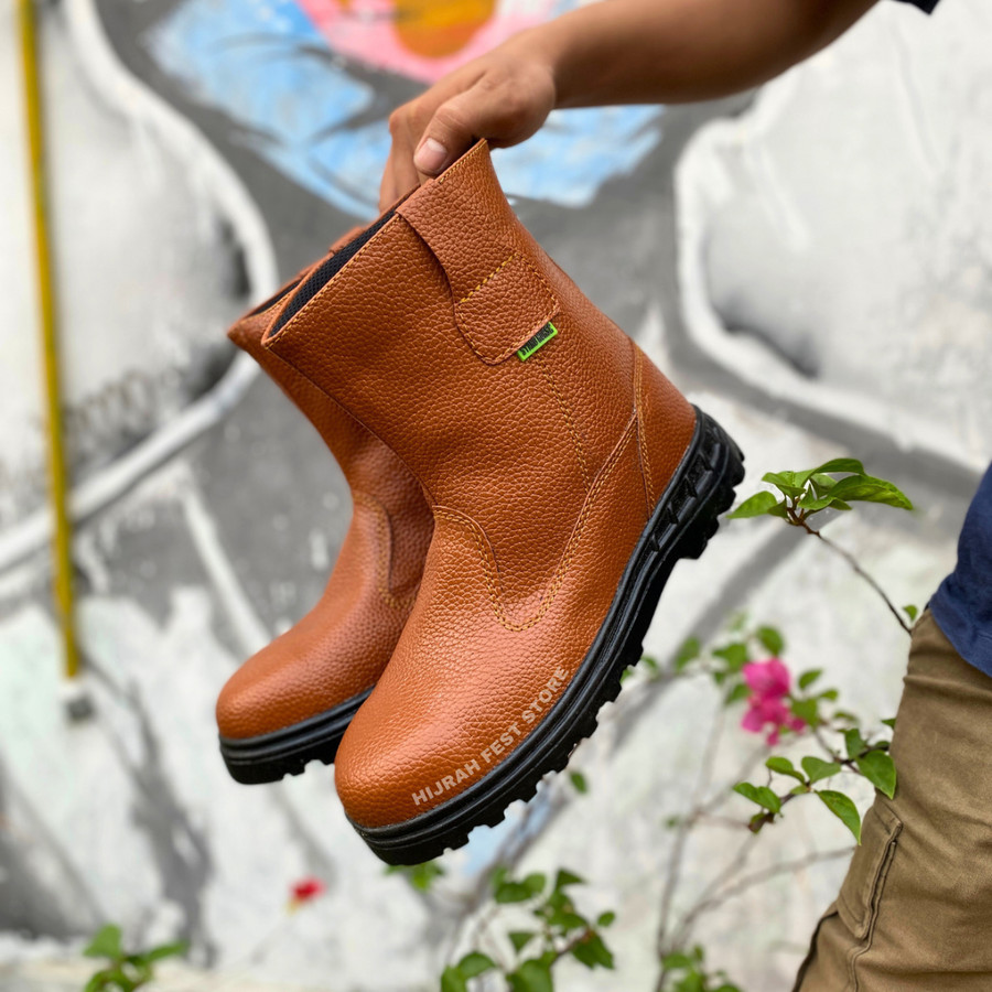 Sepatu lapangan