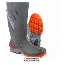 BOOTS SEPATU
