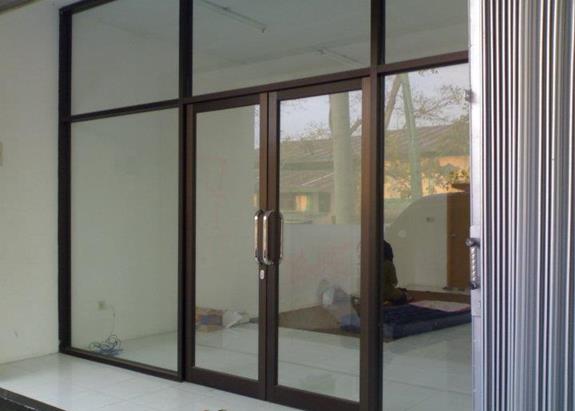 Pintu Bahan Alumunium dan kaca