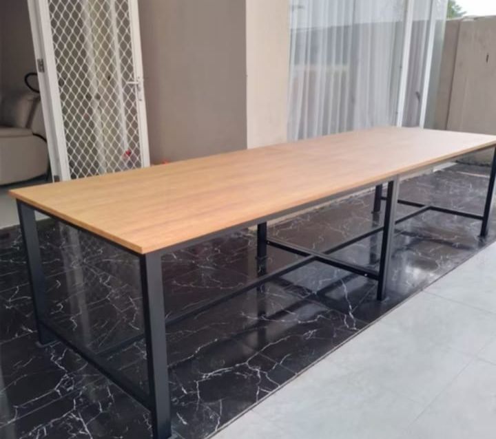 Meja Rapat