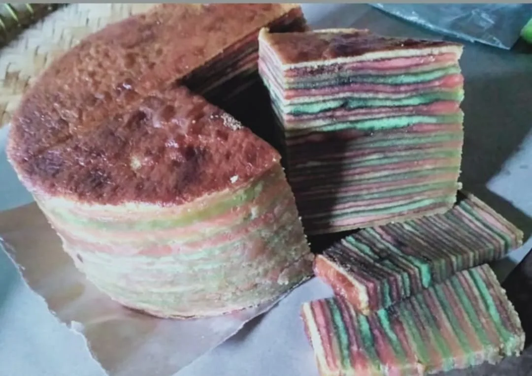 Lapis Legit Warna-Warni
