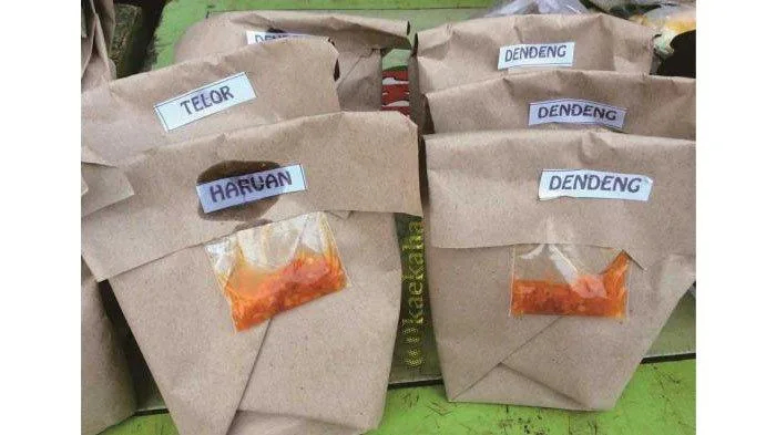 NASI BUNGKUS DAN AIR MINERAL