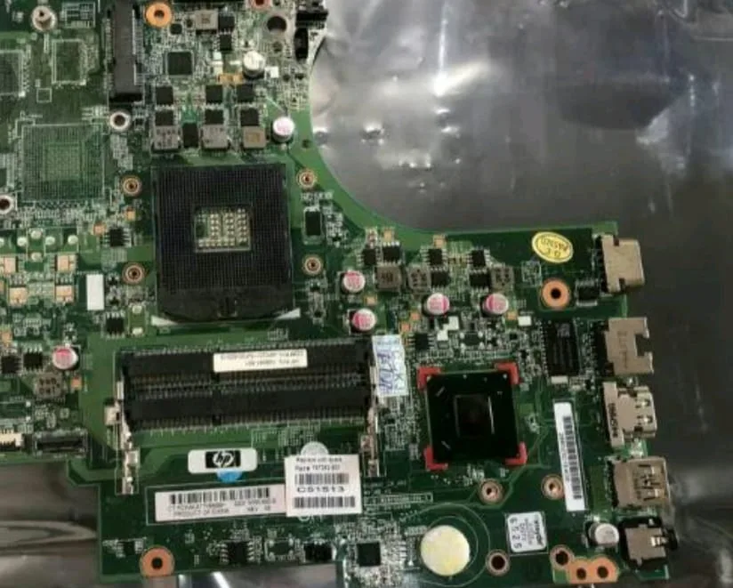 Service Mother Board Komputer