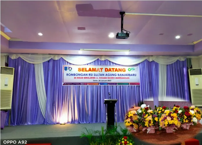 PAKET DEKOR RUANGAN/AULA KECIL/SEDANG DENGAN BUNGA HIDUP