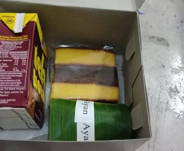 Snack Kotak Standar 4 ( Isi : Teh Kotak + Kue 2 + Permen )