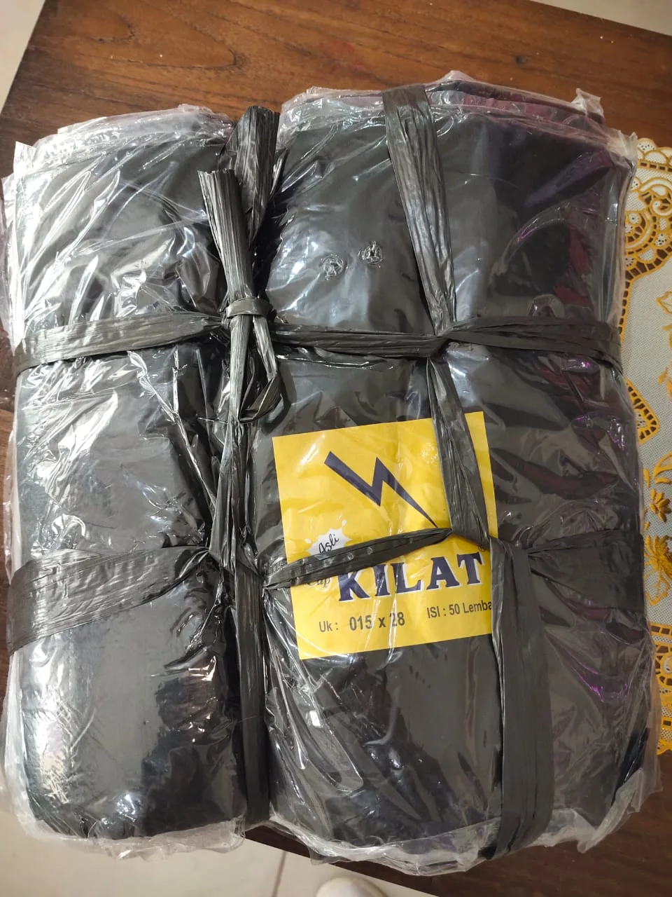 Kantong Kresek Uk 28 Hitam dan Putih