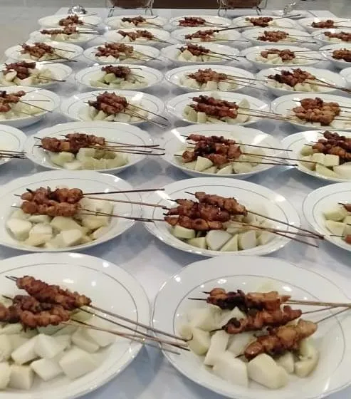 Sate Lontong