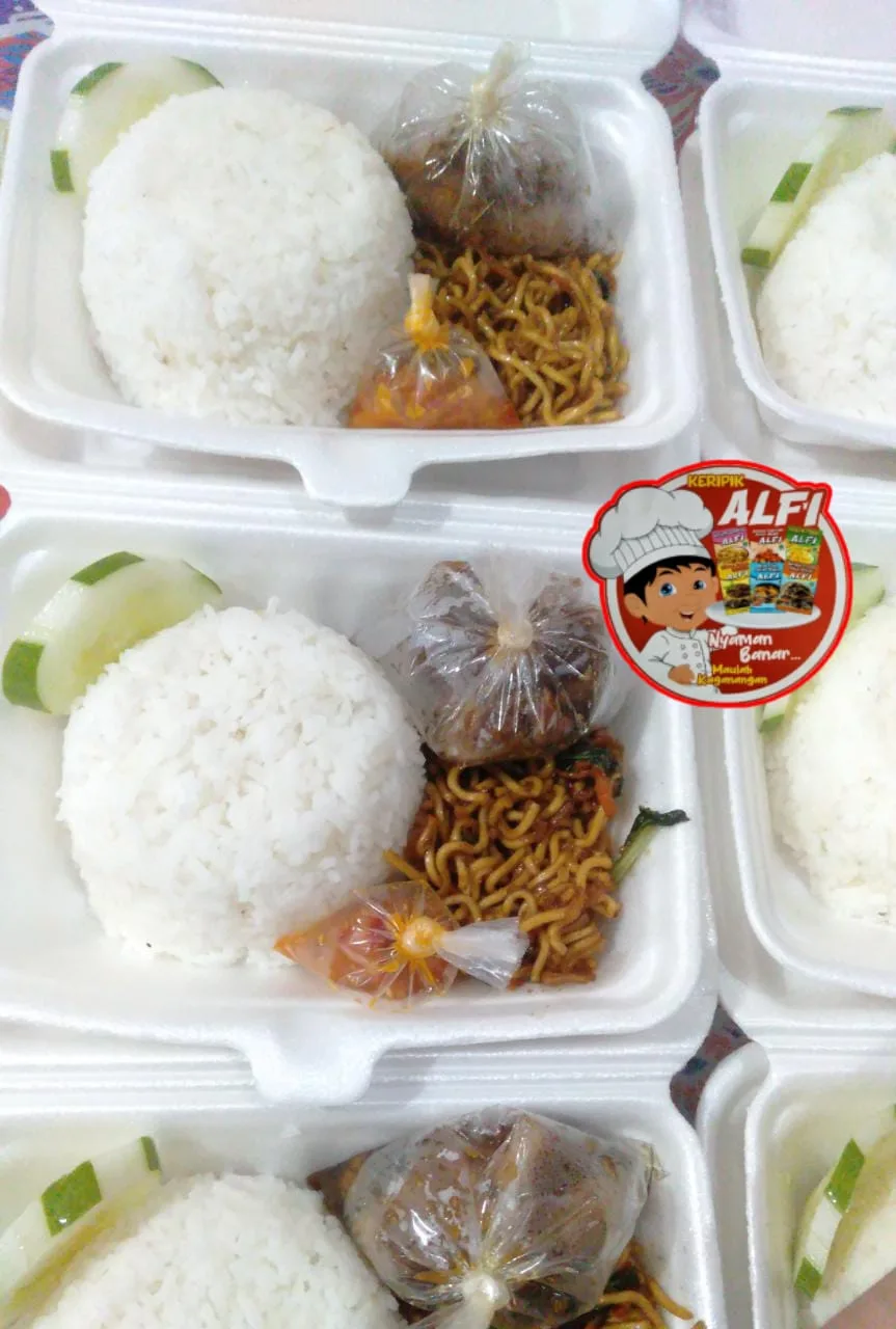 Nasi, mie oyeng + mie oyeng , lauk Alfi