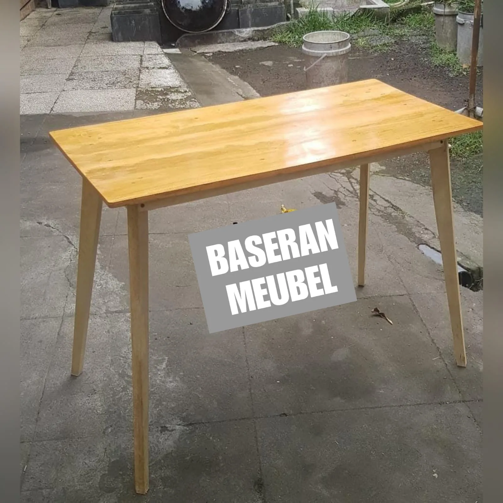 Meja Makan Kecil